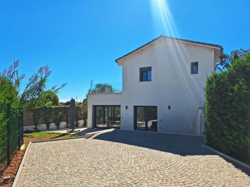 Villa - 104 m² - 4 pièces