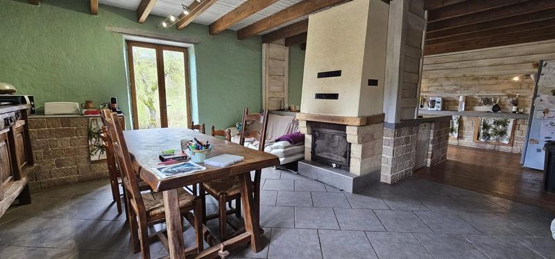 Maison - 240 m² - 6 pièces