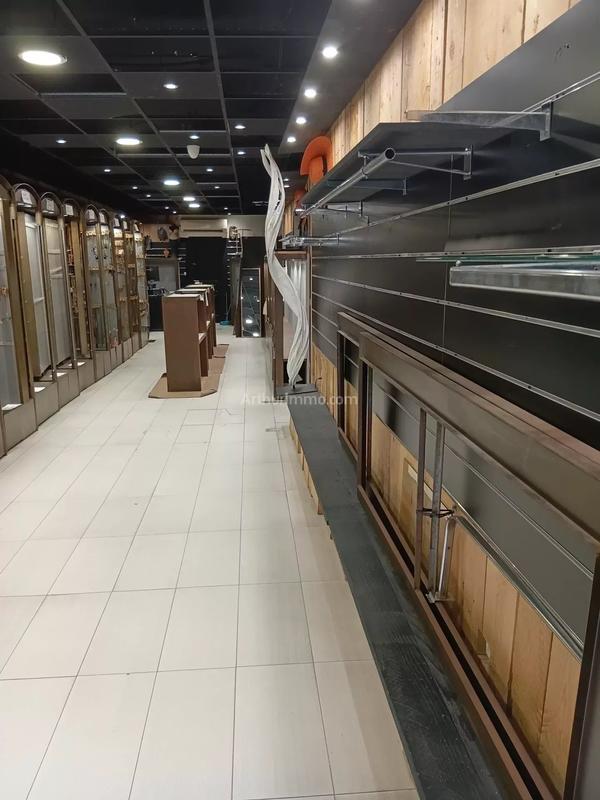 Magasins - 71 m²
