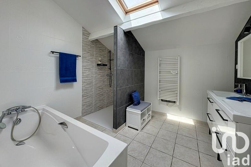 Maison - 240 m² - 7 pièces