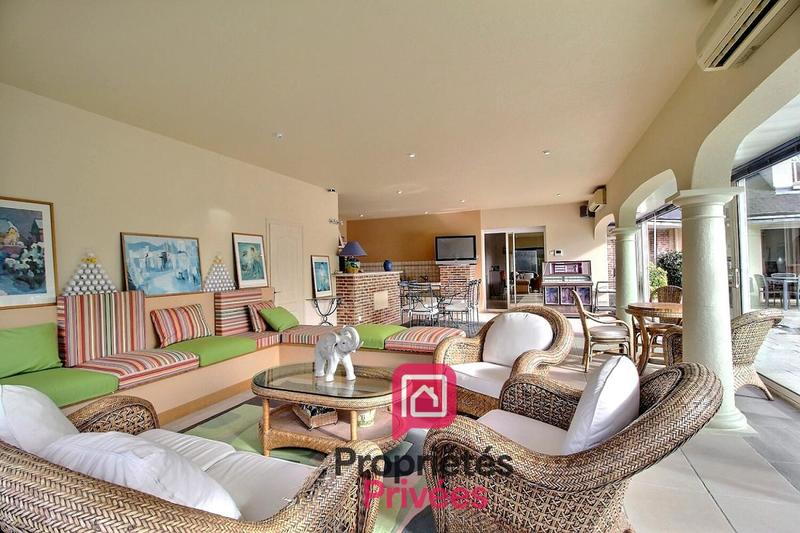 Maison - 350 m² - 8 pièces