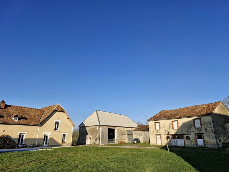 Maison - 310 m² - 15 pièces