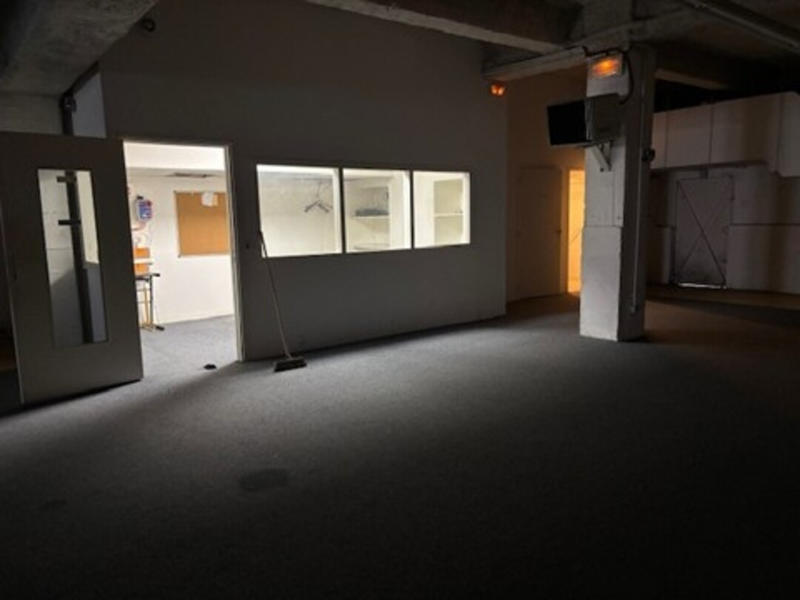 Local commercial - 1 203 m²