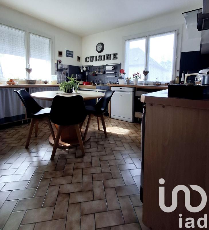 Maison - 218 m² - 8 pièces