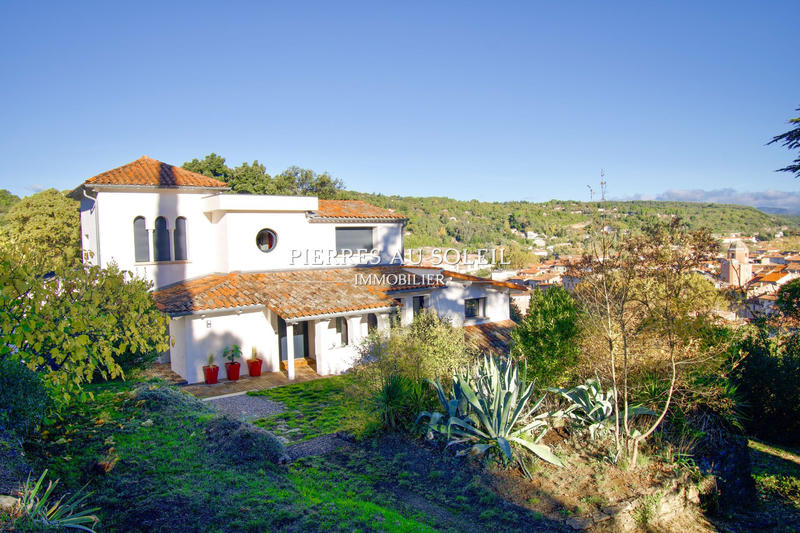 Maison - 230 m² - 8 pièces