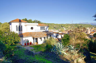 Maison - 230 m² - 8 pièces