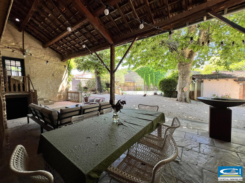 Maison - 202 m² - 7 pièces