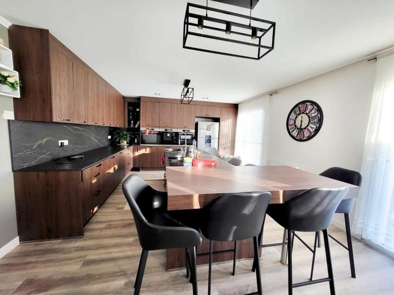 Maison - 175 m² - 7 pièces