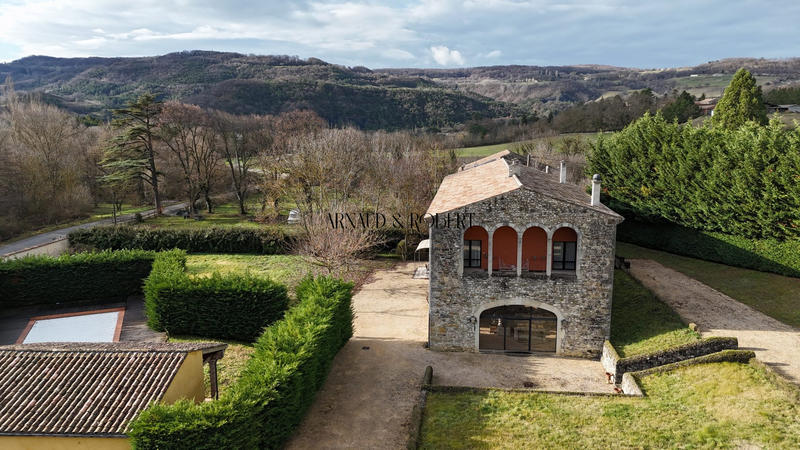 Maison ancienne - 473 m² - 9 pièces