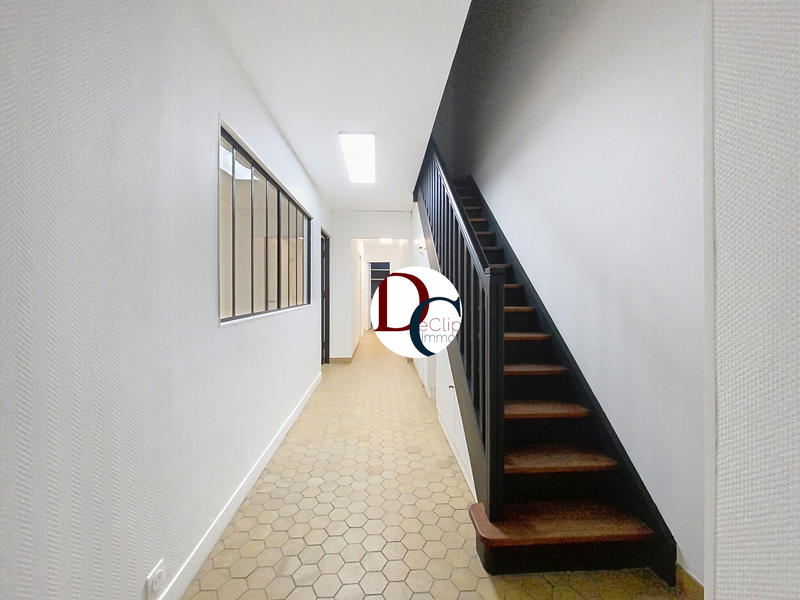 Bureau - 131 m² - 8 pièces