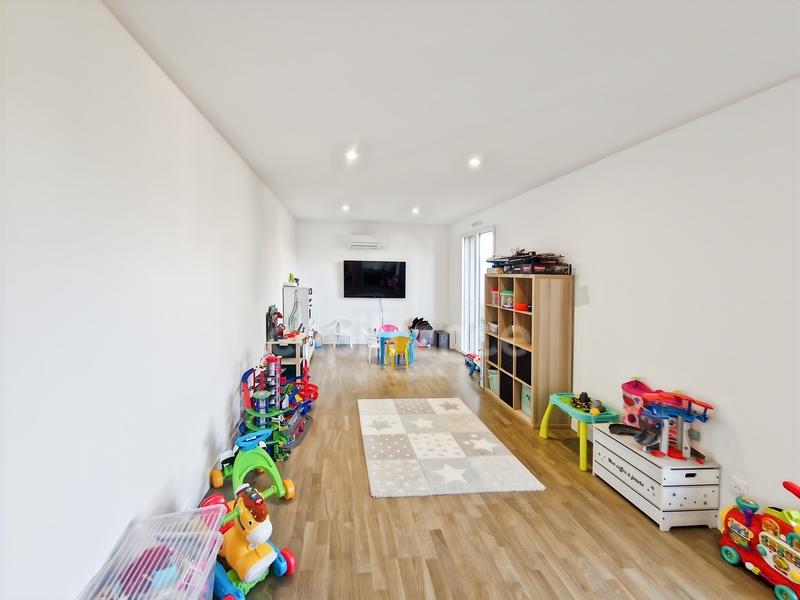 Maison - 240 m² - 6 pièces