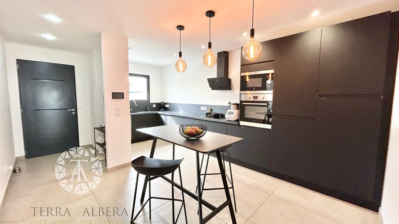 Maison - 96 m² - 4 pièces