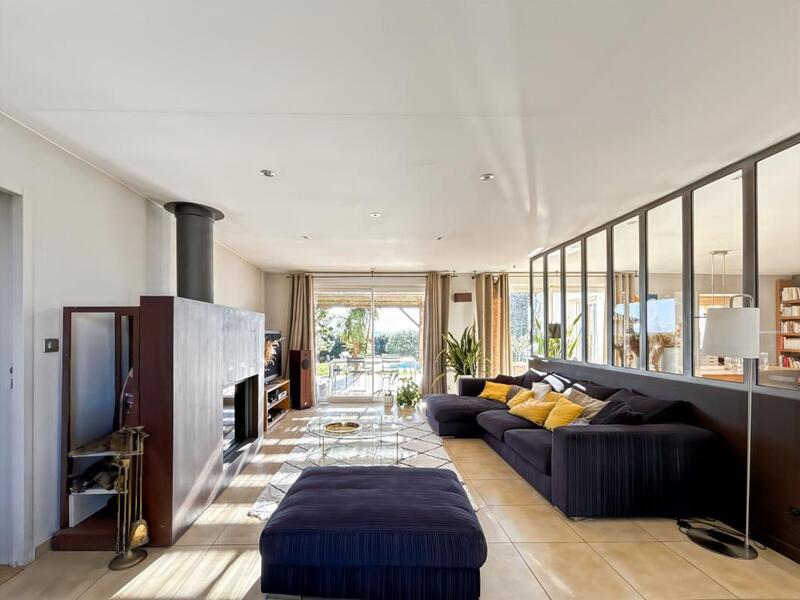 Maison - 219 m² - 6 pièces