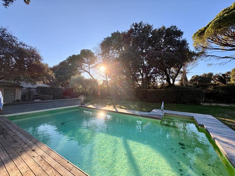 Maison - 210 m² - 7 pièces