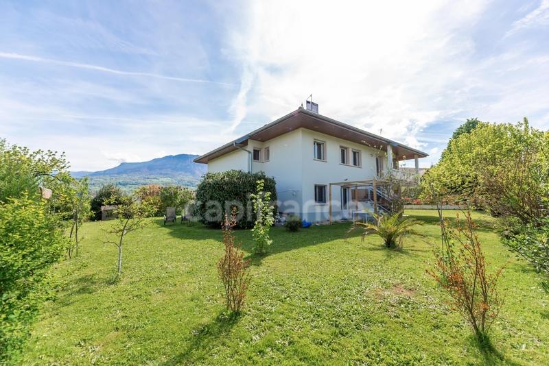 Maison - 211 m² - 10 pièces