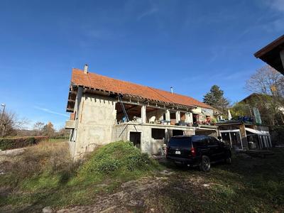 Maison - 1 050 m² - 12 pièces