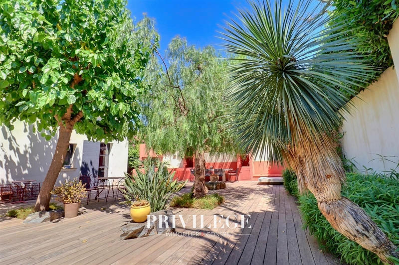 Villa - 315 m² - 6 pièces