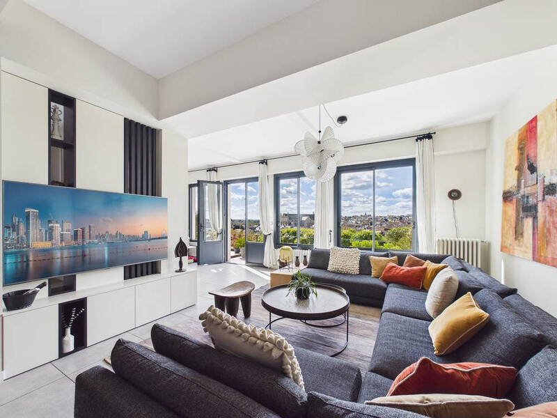 Maison - 220 m² - 7 pièces