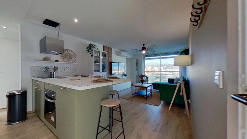 Appartement - 90 m² - 5 pièces