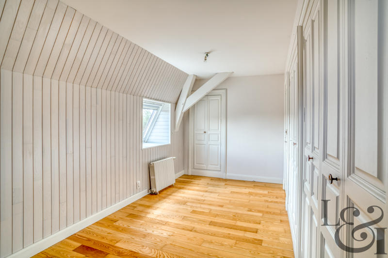Maison - 281 m² - 10 pièces