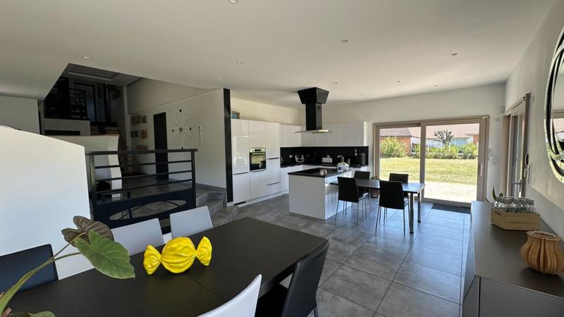 Maison - 135 m² - 6 pièces