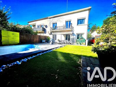 Maison - 181 m² - 7 pièces