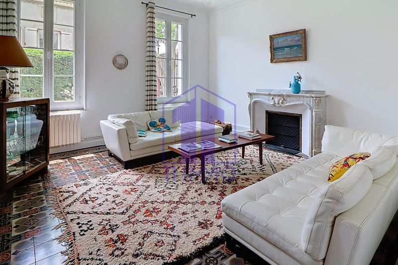 Maison - 390 m² - 10 pièces