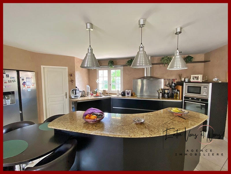 Maison - 180 m² - 7 pièces