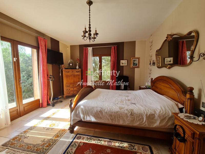 Maison - 280 m² - 8 pièces