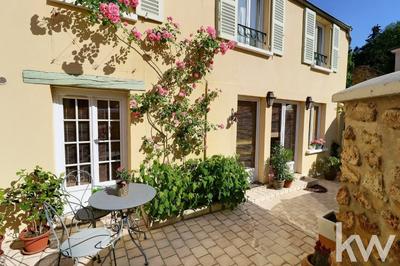 Maison - 225 m² - 7 pièces