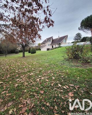 Maison - 185 m² - 8 pièces