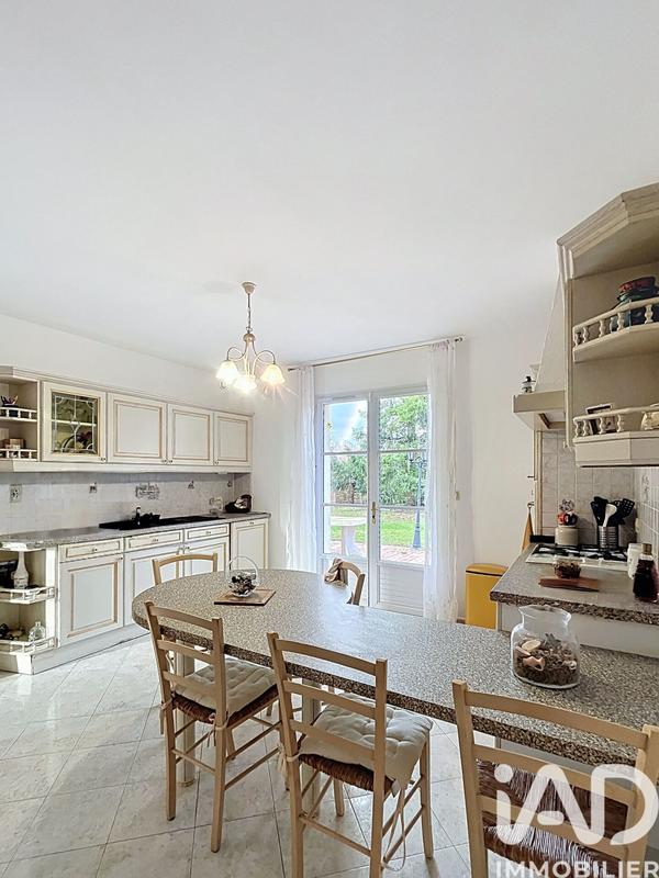 Maison - 240 m² - 9 pièces