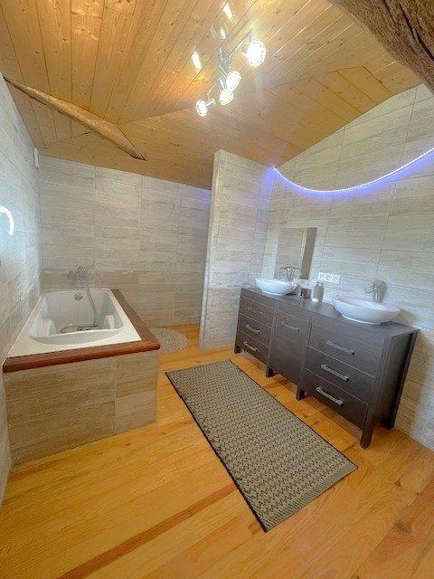 Maison - 180 m² - 8 pièces