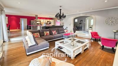 Maison - 428 m² - 8 pièces