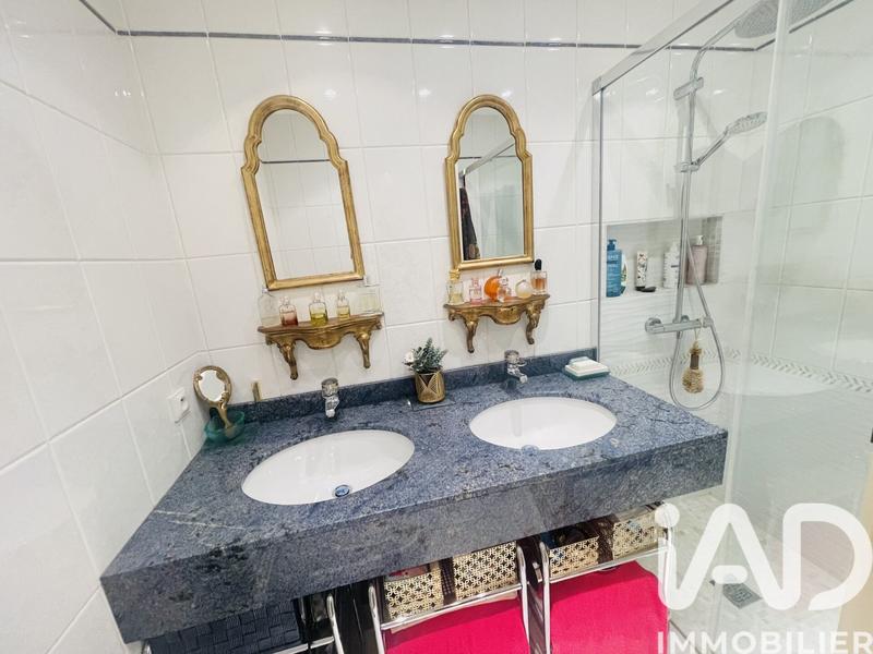 Maison - 180 m² - 8 pièces