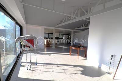 Maison - 260 m² - 9 pièces