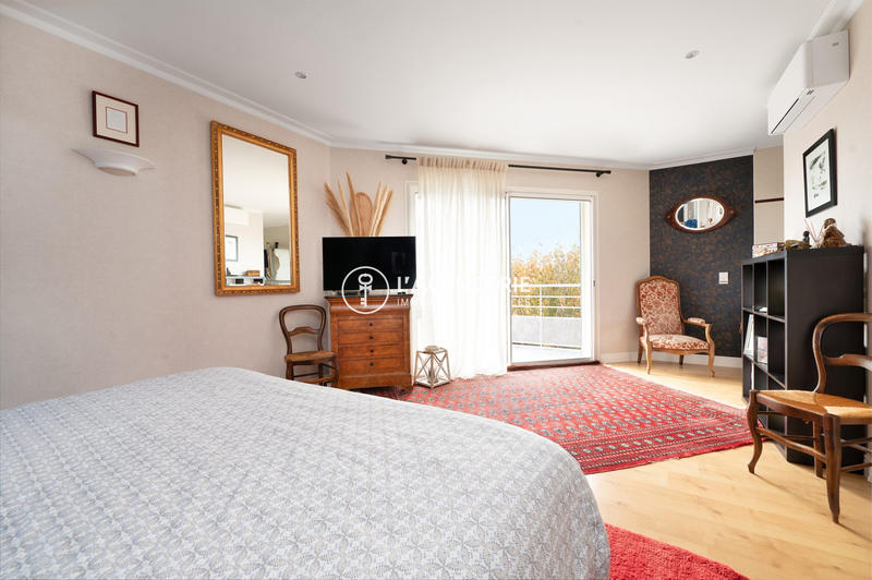 Maison - 325 m² - 10 pièces