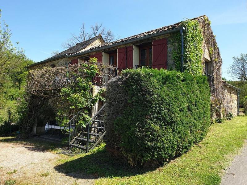 Maison - 240 m² - 9 pièces