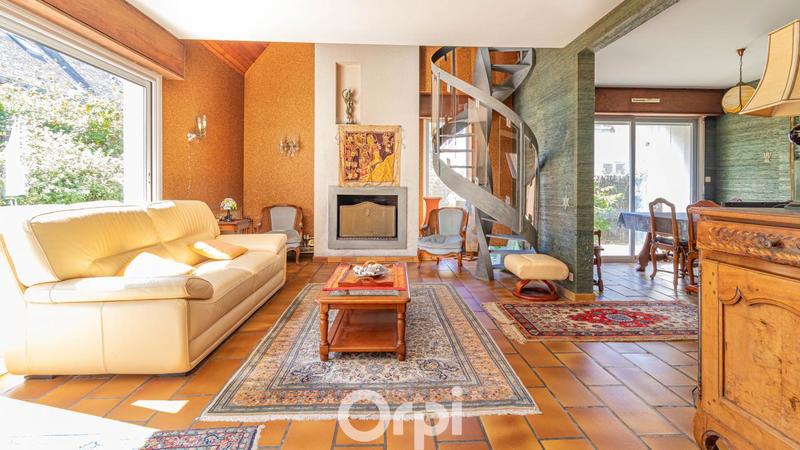 Maison - 221 m² - 11 pièces