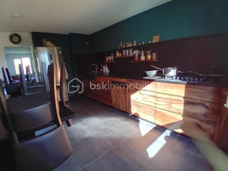 Maison - 260 m² - 12 pièces