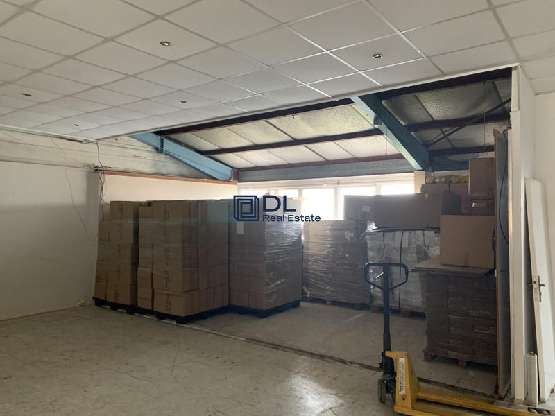 Entrepôt - 1 220 m²