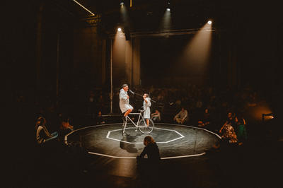 Cirque - &quot;Mentir lo Mínimo&quot;