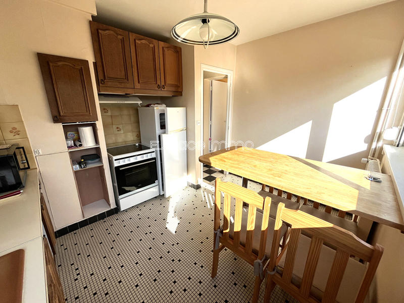 Chambre - 77 m² - 5 pièces