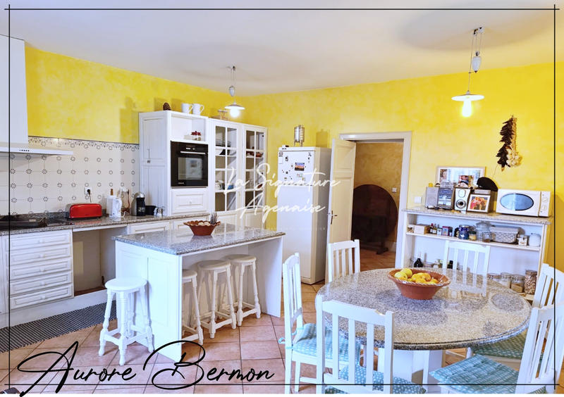 Propriété - 253 m² - 5 pièces