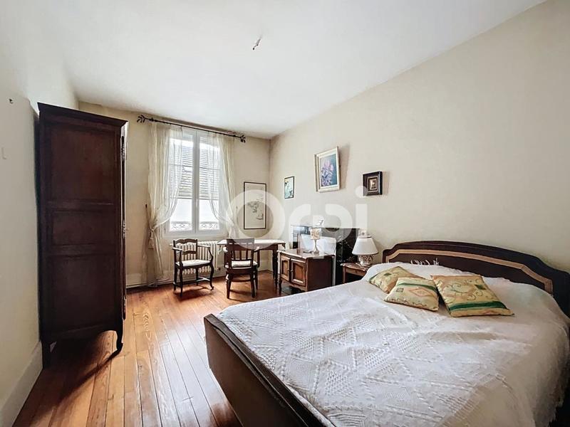 Maison - 327 m² - 6 pièces