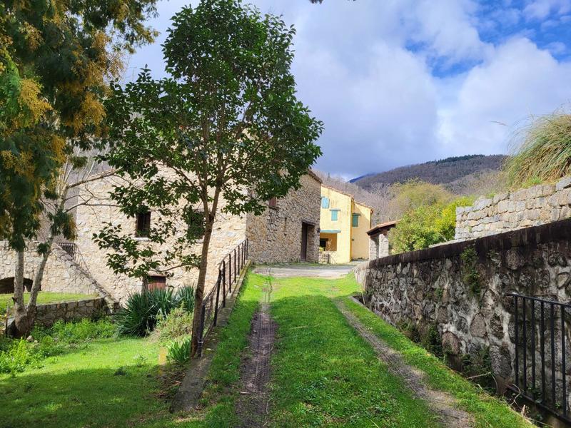 Maison - 360 m² - 11 pièces