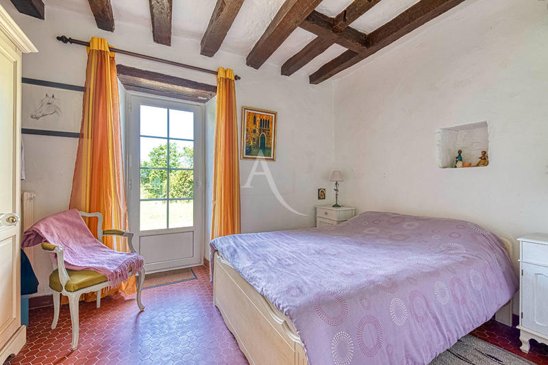 Maison - 228 m² - 8 pièces