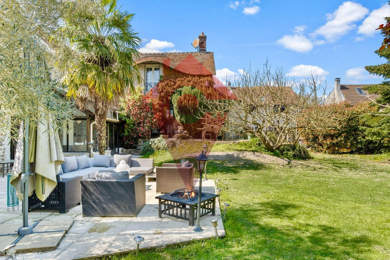 Propriété - 399 m² - 13 pièces