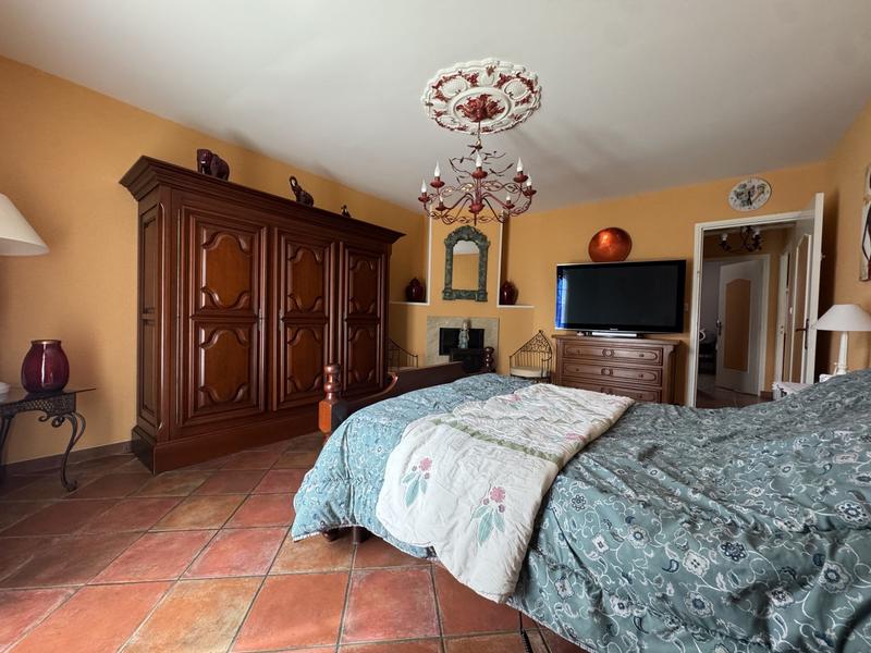 Viager - Maison traditionnelle - 240 m² - 6 pièces