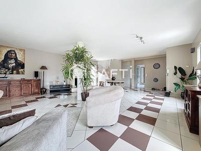 Maison - 170 m² - 7 pièces